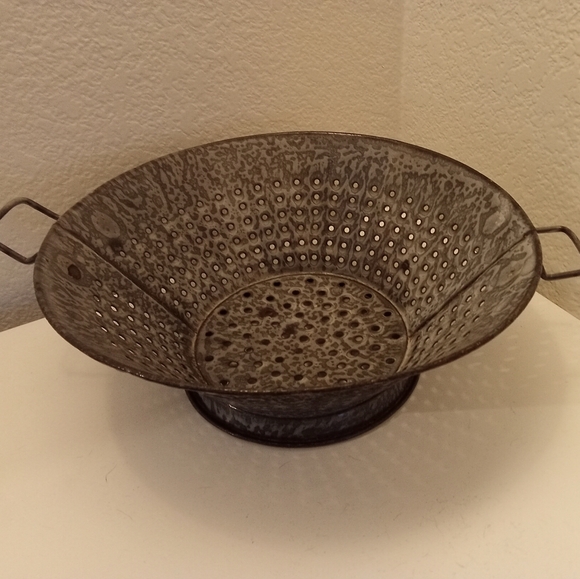 Other - Vintage Metal Colander